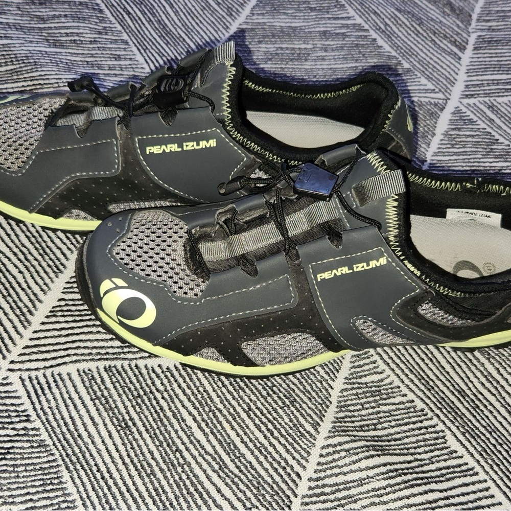Pearl Izumi Black and Lime Cycling Shoes